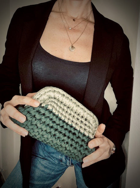 Anita - The Bicolor Green Clutch